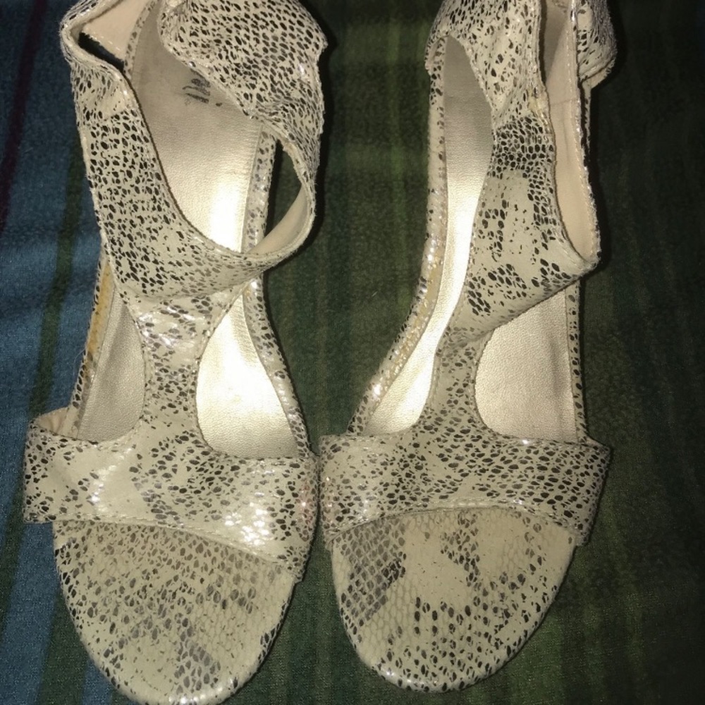 Cream & silver wedges